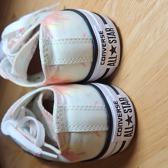 Converse shoes - Picture 3 of 9